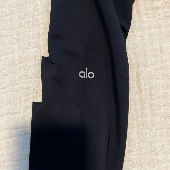 Alo ripped warrior legging - Picture 3 of 3